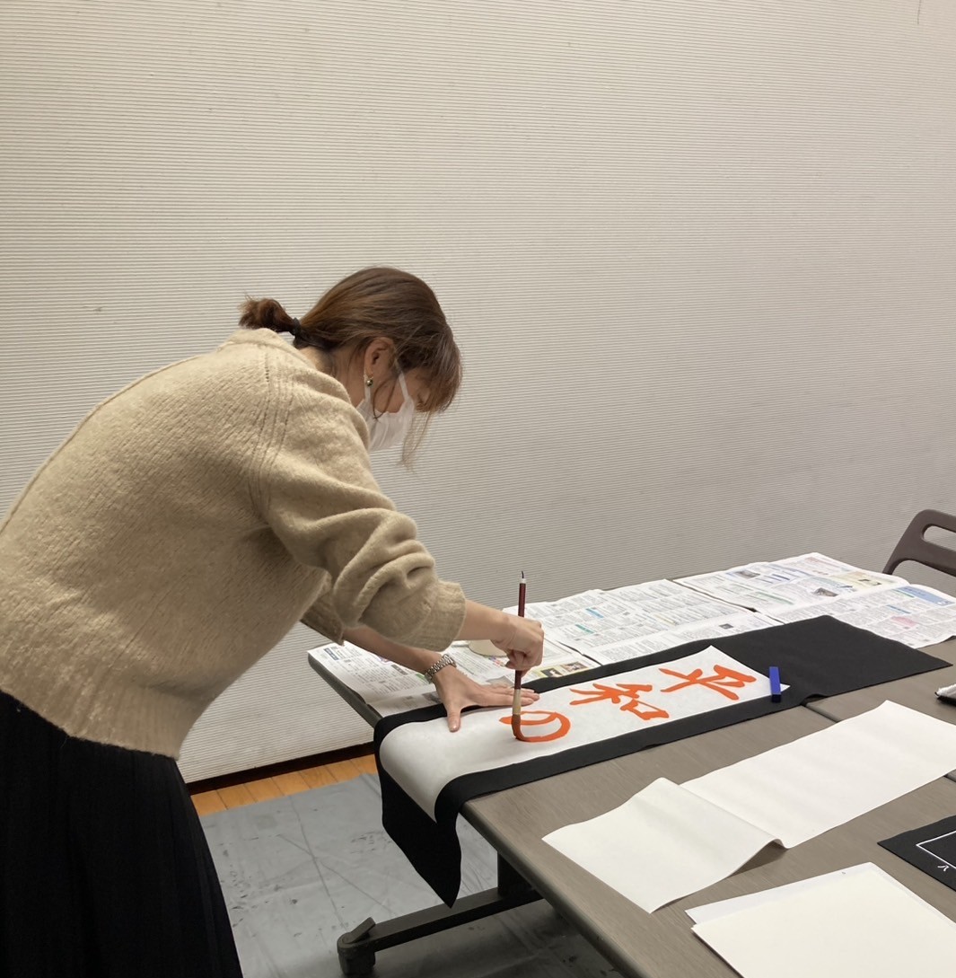 お手本を書いている写真